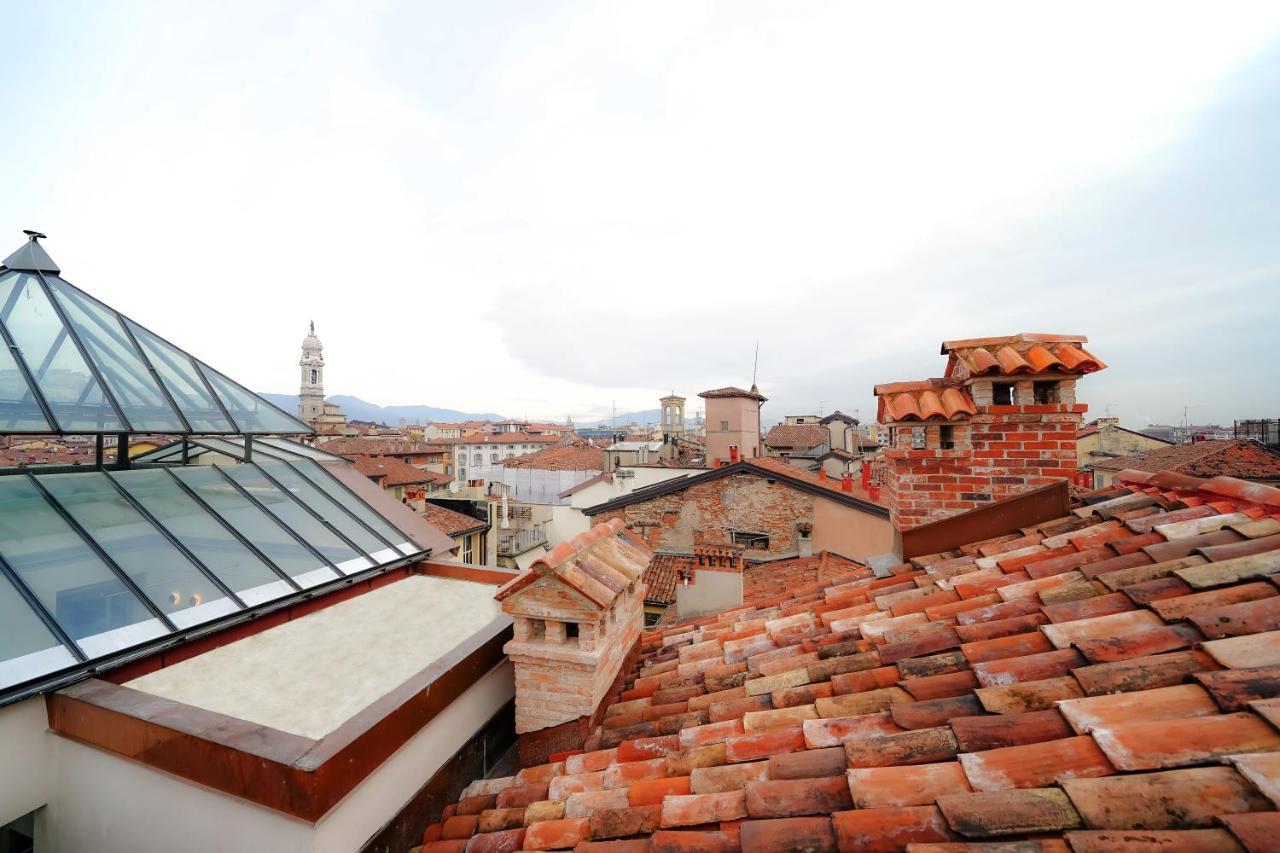 Bergamo Inn 21 Exterior foto View of the roofs of the city